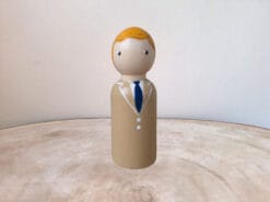 De bruidegom 1 is diep gelukkig met zijn bruid.