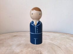 De bruidegom 2 is diep gelukkig met zijn bruid.